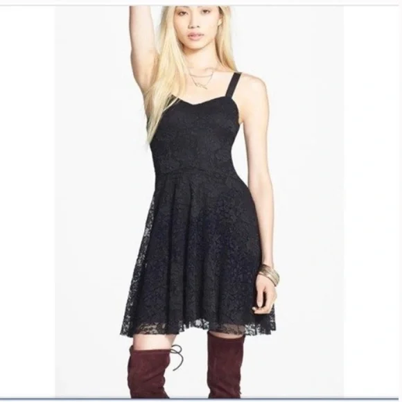 Free People Black Fit’n’Flare All Over Lace Mini Dress size M - Picture 2 of 11